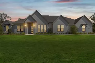 1130 E Landings N, Granbury, TX 76049 - Photo 2