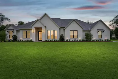 1130 E Landings N, Granbury, TX 76049 - Photo 2