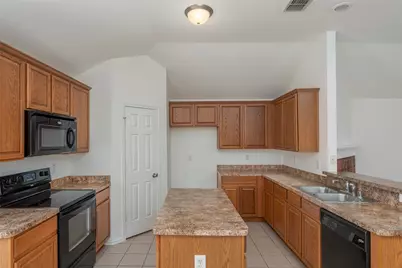 7427 Fossil Creek Drive, Arlington, TX 76002 - Photo 12