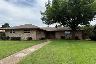 216 Randy St, Whitesboro, TX 76273 - Photo 2