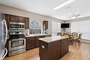 1552 Dublin Cir, Grapevine, TX 76051 - Photo 4
