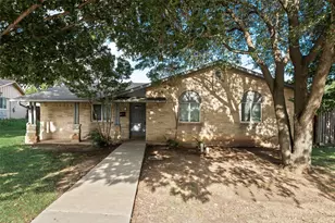 2121 Austin Dr, Carrollton, TX 75006 - Photo 2