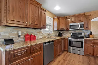 537 SW 12th Avenue, Mt Pleasant, TX 75455 - Photo 18