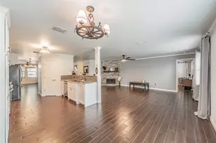 337 Snapdragon Ct, Burleson, TX 76028 - Photo 16