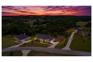 113 Cooper Ct, Springtown, TX 76082 - Photo 2