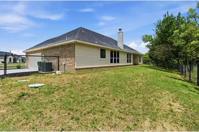 113 Cooper Court, Springtown, TX 76082 - Photo 32