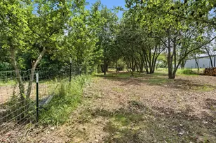 113 Cooper Ct, Springtown, TX 76082 - Photo 34