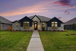 1913 Barrix Ln, DeSoto, TX 75115 - Photo 1