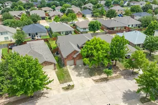 2046 Lake Trail Dr, Heartland, TX 75126 - Photo 2