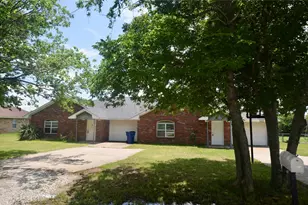 105 Bryant St, Pottsboro, TX 75076 - Photo 2