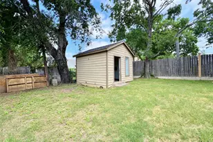 2621 E 12th St, Fort Worth, TX 76111 - Photo 20