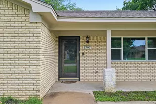 1707 Park Ridge Terrace, Arlington, TX 76012 - Photo 4