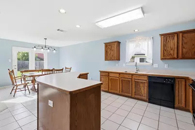1703 Wolf Creek Drive, Arlington, TX 76018 - Photo 10