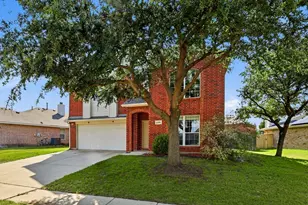 1703 Wolf Creek Dr, Arlington, TX 76018 - Photo 2