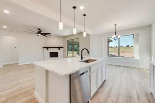 1040 Monaco Ct, Springtown, TX 76082 - Photo 8