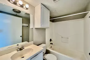701 W Sycamore St, Denton, TX 76201 - Photo 8