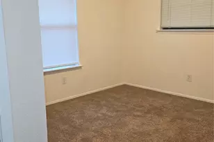 210 E Witt St, Wolfe City, TX 75496 - Photo 10