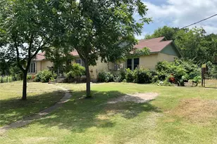 508 N 1st St, Cranfills Gap, TX 76637 - Photo 2