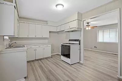 303 W Davis Street, Blue Ridge, TX 75424 - Photo 6