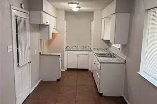 1005 Fairfax Ct, Arlington, TX 76015 - Photo 6