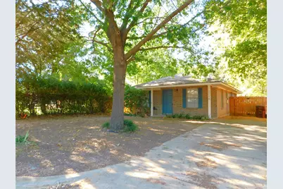 1114 E Mulberry Street, Denton, TX 76205 - Photo 2
