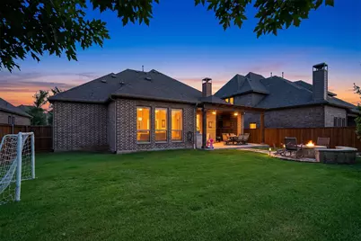 2248 Hidalgo Drive, Carrollton, TX 75010 - Photo 2