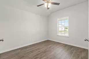10632 Stag Ln, Fort Worth, TX 76036 - Photo 4