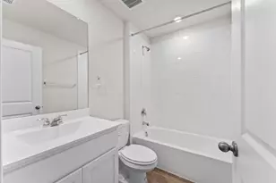 915 Prince Albert, Seguin, TX 78155 - Photo 4