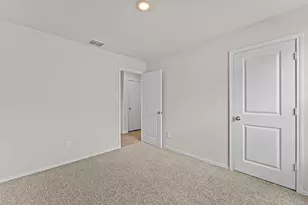915 Prince Albert, Seguin, TX 78155 - Photo 8