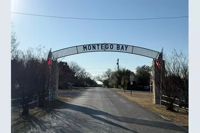 3905 Montgomery Drive, Granbury, TX 76049 - Photo 2