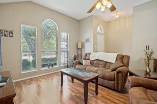 629 Forest Oaks Dr, Grand Prairie, TX 75052 - Photo 6