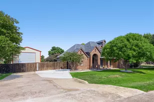 940 Melissa Dr, Waxahachie, TX 75167 - Photo 2