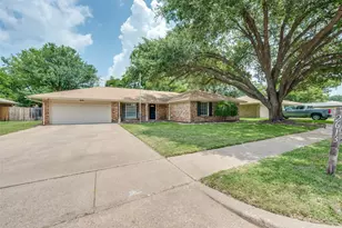 2613 Smith Barry Rd, Pantego, TX 76013 - Photo 2