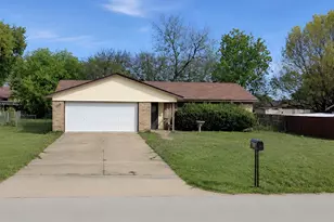 902 S Old Temple Rd, Hewitt, TX 76643 - Photo 2