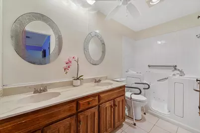 1926 Creek Wood Court, Irving, TX 75060 - Photo 18