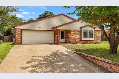 1926 Creek Wood Court, Irving, TX 75060 - Photo 2