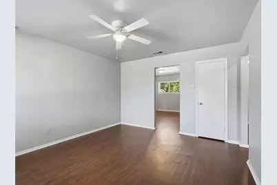 501 Rosewood Hills Drive, Garland, TX 75040 - Photo 4