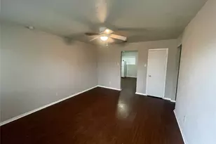 501 Rosewood Hills Dr, Garland, TX 75040 - Photo 2