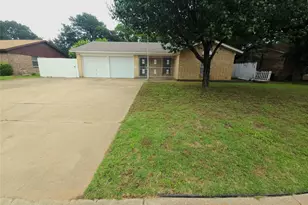 6421 Melinda Dr, Forest Hill, TX 76119 - Photo 2
