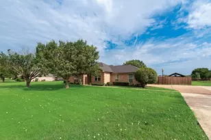517 Hiwasee Rd, Waxahachie, TX 75165 - Photo 2