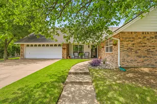 980 N Charlotte, Stephenville, TX 76401 - Photo 2