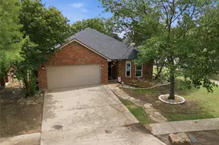 113 Forest Glen Dr, Mansfield, TX 76063 - Photo 2