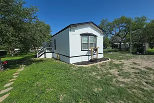 817 N Park Ave, Karnes City, TX 78118 - Photo 4
