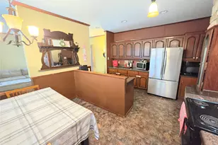 817 N Park Ave, Karnes City, TX 78118 - Photo 8