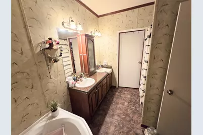 817 N Park Avenue, Karnes City, TX 78118 - Photo 14