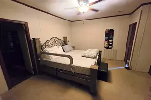 817 N Park Ave, Karnes City, TX 78118 - Photo 12