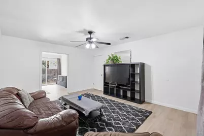 612 N 10th Street, Sanger, TX 76266 - Photo 6
