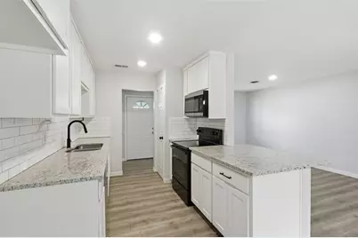 611 Crane Drive, Euless, TX 76039 - Photo 4