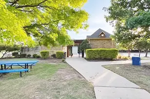624 Vickie St, Crowley, TX 76036 - Photo 34