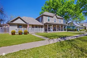 909 W Chestnut St, Denison, TX 75020 - Photo 1